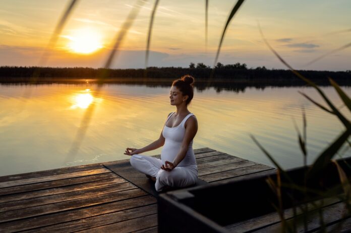 Medytacja i mindfulness dla początkujących – poradnik na stres